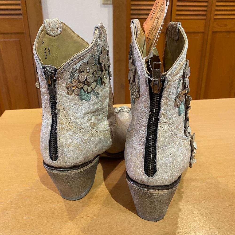 NWT Corral Boots Women’s 11 White Silver Floral Overlay Ankle Boot A3678 - Picture 9 of 10